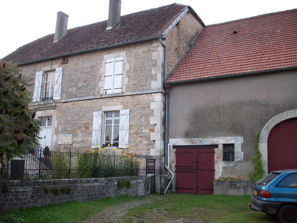 Maison Rosa Alba, voorgevel met de schuur